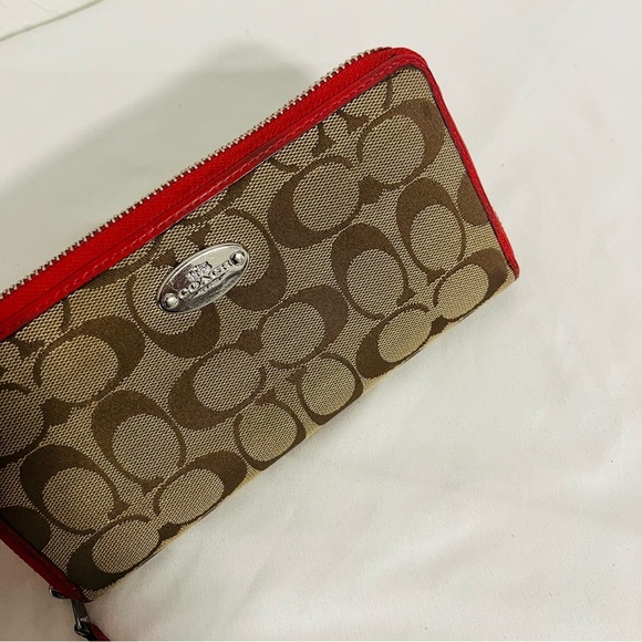 Coach Signature Allover C Print All Around Zip Wallet Beige/Red Credit Cards EUC - Picture 1 of 8